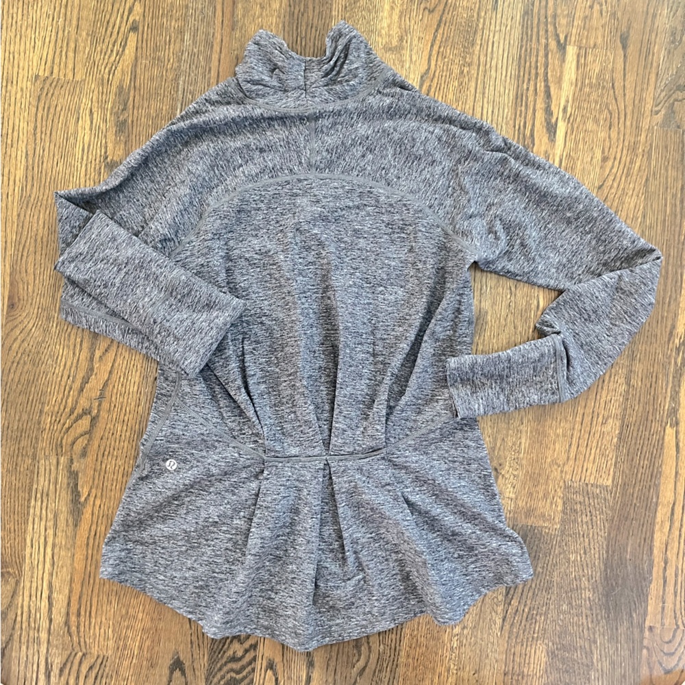 Lululemon long sleeve, cinched back sweatshirt